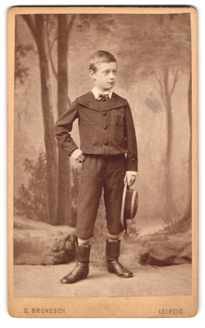 Photograph Georg Brokesch, Leipzig, Zeitzerstrasse 19c, pretty boy in modes