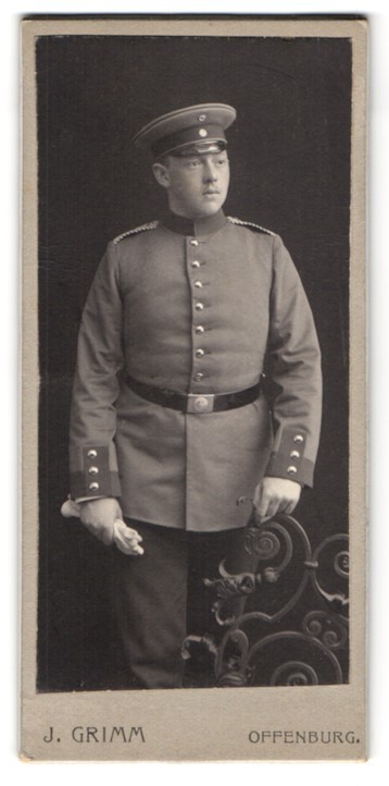 Photograph J. Grimm, Offenburg, young soldier in uniform with gloves in the