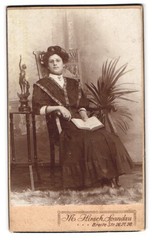 Photography department store M. Hirsch, Berlin-Spandau, Breite Str. 26-28, Young Lady i