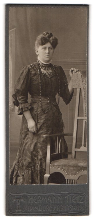 Photography Hermann Tietz, Hamburg, size Burstah, portrait middle-class lady in class