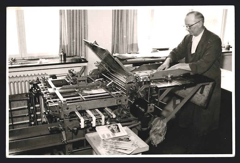 Photography Printing House, Machine Operated Printing Press – Printing Press