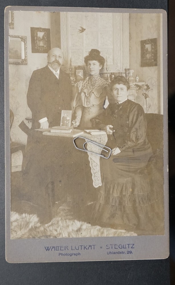 Photo CDV KAB portrait businessman woman family picture book apartment artwork old