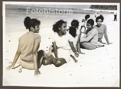 4x Photo Mauritius Beach Pretty Girls Locals Group 1960s Africa