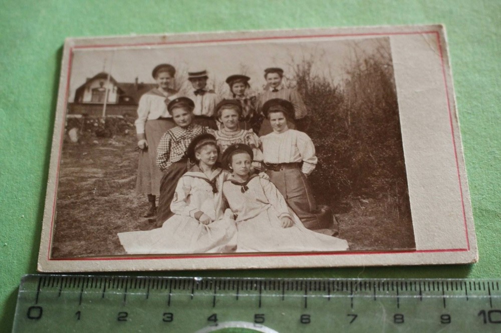 Great old photo on cardboard – group of girls – Easter 1907 – place???