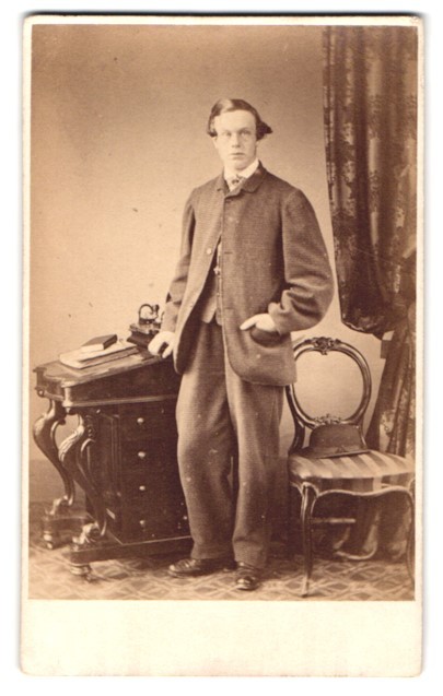 Photograph A. Andrews, Guildford, Chertsey Street 50, Elegant Gentleman in Casual