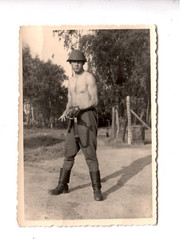 11211 – Photo Postcard * Soldier Topless * NVA German Democratic Republic * Steel Helmet * Rifle * 1960s