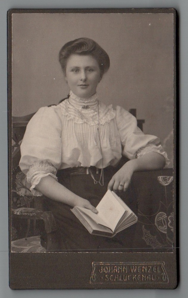 CDV Lady with Book Schluckenau Šluknov Czech Republic around 1905-1915 (C2231)