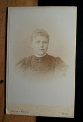 Young woman portrait/CDV Detlef Hahn Kiel