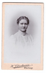 CDV photo around 1900, pretty young woman, Warburg