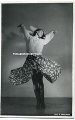 D2230 portrait pretty dancer woman girl expressive dance Siegfried grandson