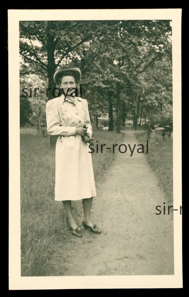 Pretty German Woman in Beautiful Fashion – 1930s 1940s – Photo 5x8cm