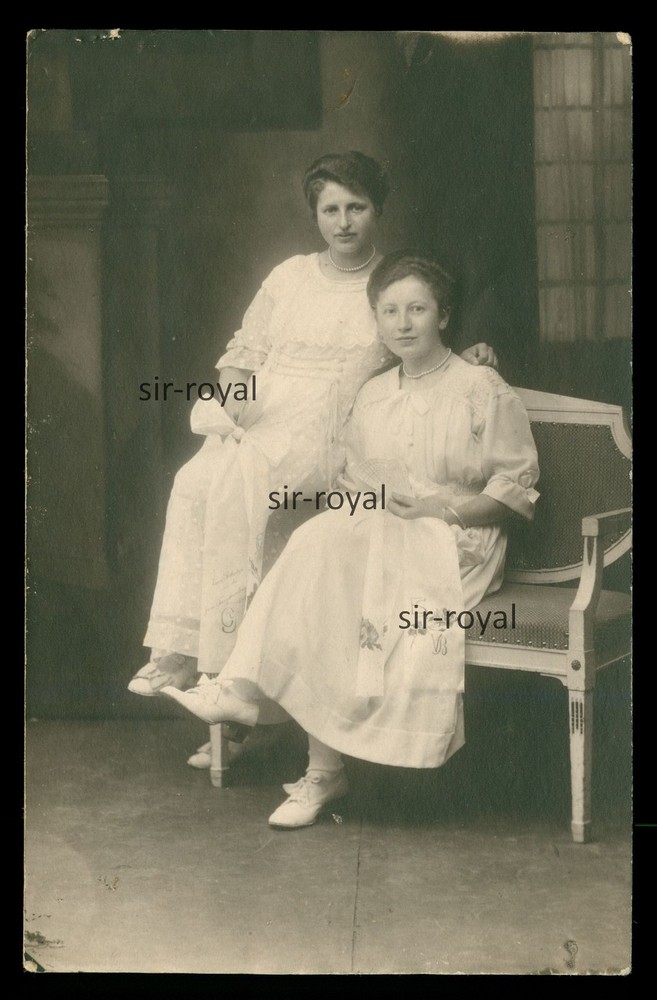 Löbau in Saxony 1918-Pretty Women in Portrait-1910s-Photo Postcard 9x14cm