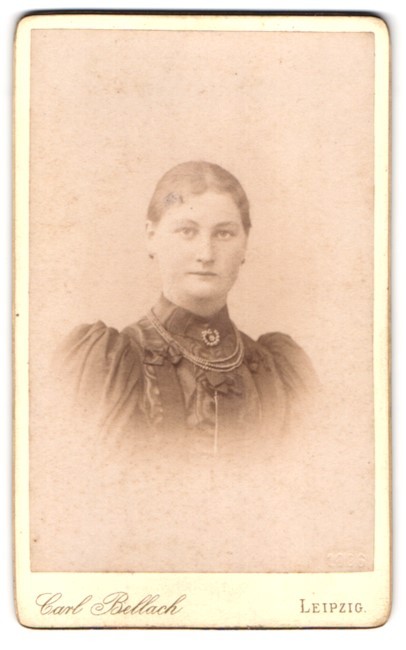 Photograph Carl Bellach, Leipzig, Gellert-Strasse 12, portrait young lady with K