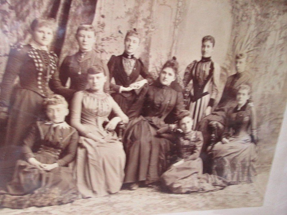 Vintage Photograph,FAMILY of 10 WOMEN! C.1880,Sarony,NY., 10″ x 13 1/4″ on Mat