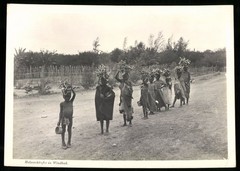 Photograph Windhoek / Windhoek, German South West Africa / Namibia, Natives Hol