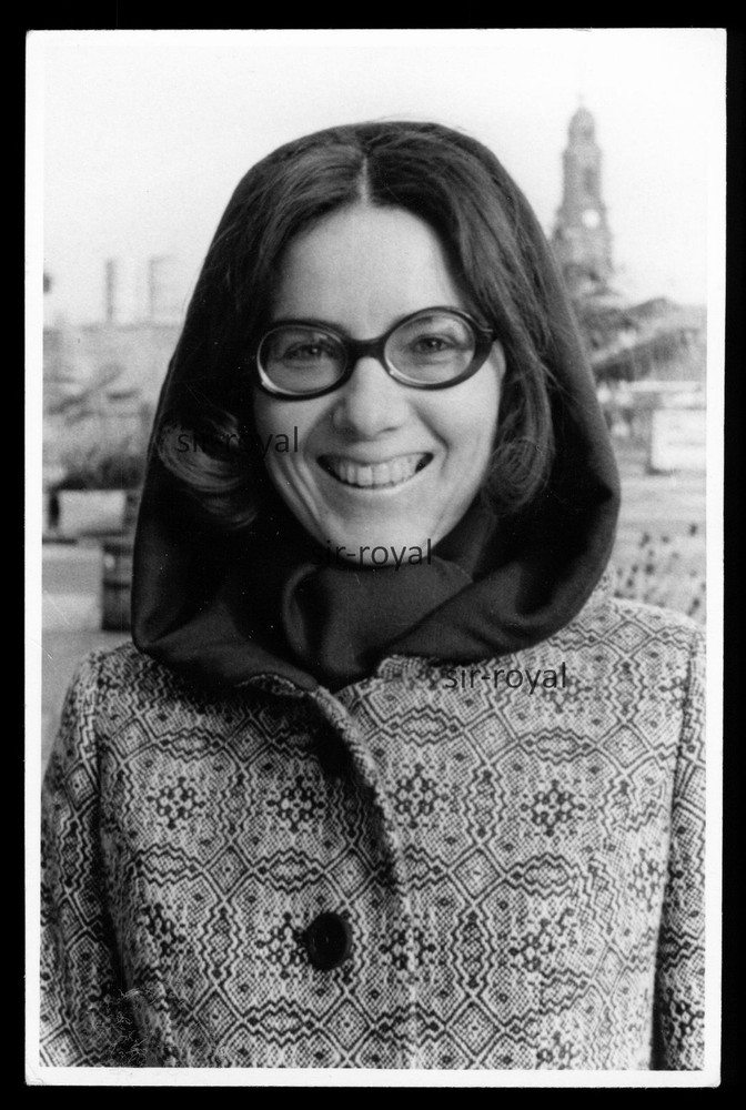 Pretty woman with glasses laughs 1973-GDR 1970s-photo 11x15cm