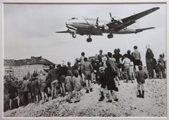 Henry Ries – Berlin Airlift, Tempelhof, 1948 – Vintage Silver Gelantine Photo