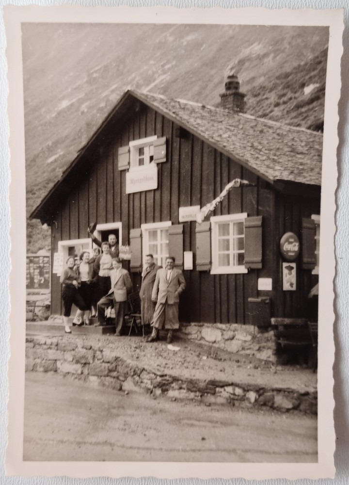 Great B/W Photo «Mountain Cabin with 2 Enamel Signs Coca Cola & Suchard» Circa 1950