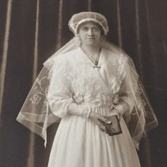 Edwardian Religious Communicant Photo Bible Veil Locket Decor Crafting 5×8″ READ