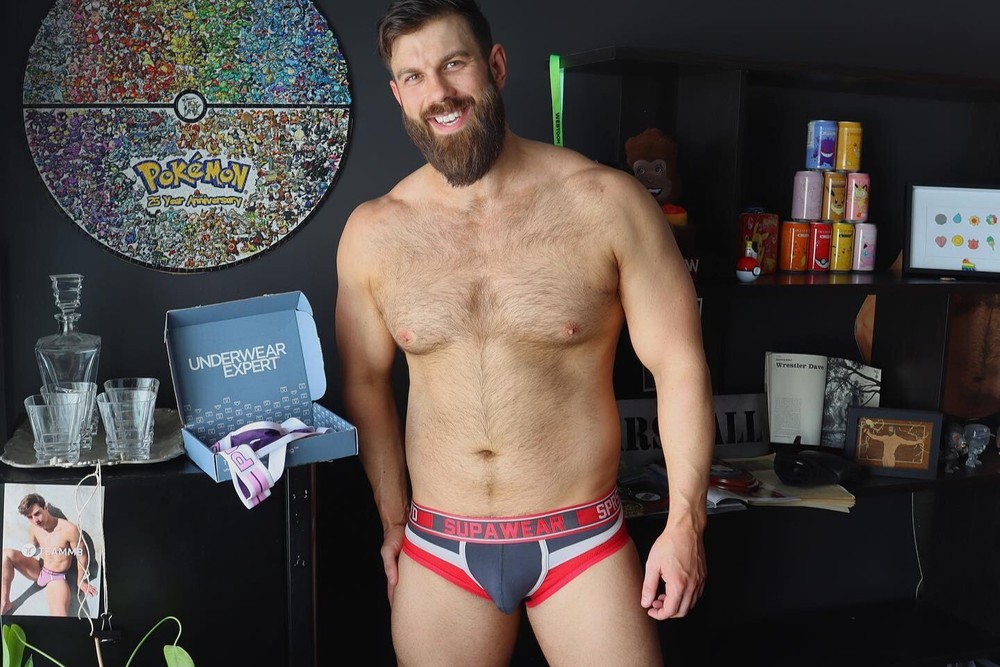 [Z175] Handsome Male Cute Model Showing Off Body And Muscled Physique