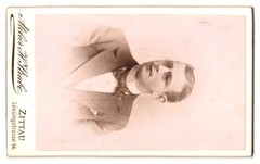 Photograph H. Strube, Zittau i. Sa., band with monogram of the photographer