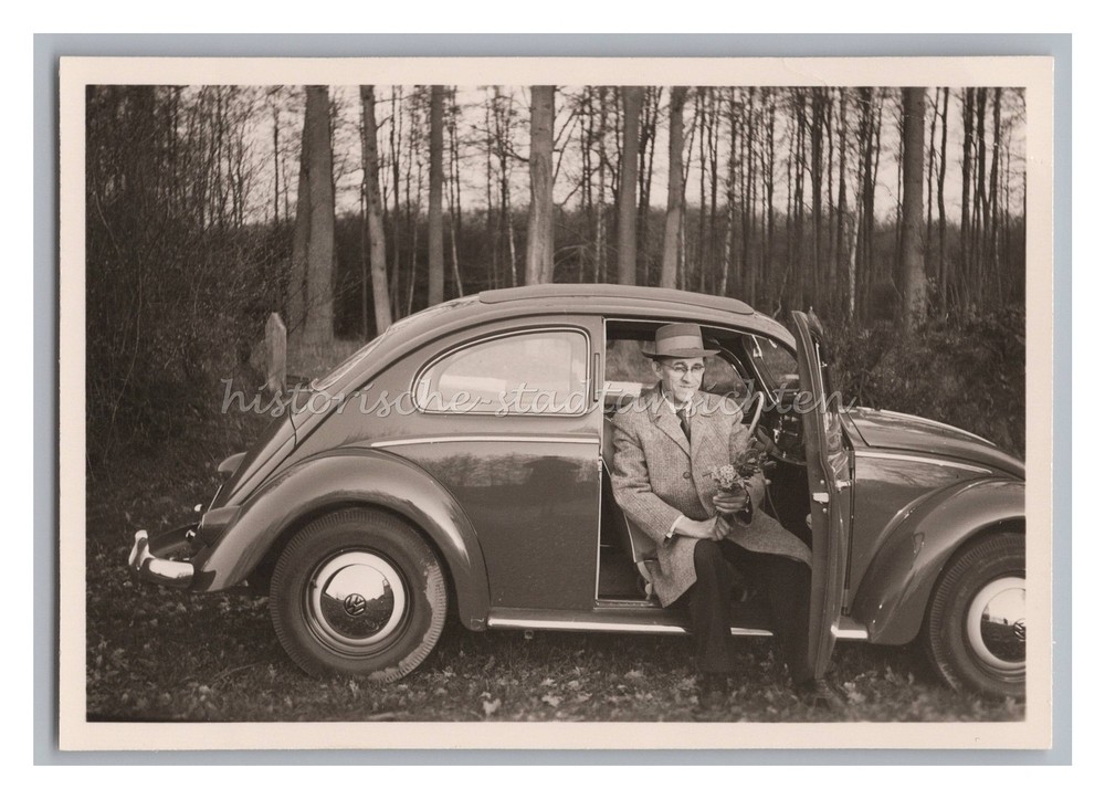 Man with Bouquet of Flowers in VW Beetle – Forest Car Leisure – Old Photo 1950s