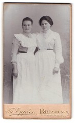 Photograph Th. Eppler, Dresden, Hauptstraße 24, two women in bright dresses