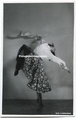 D2229 portrait pretty dancer woman girl expressive dance Siegfried grandson