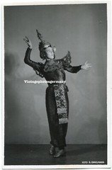 D2227 Portrait Pretty Dancer Woman Girl Asian Costume Siegfried Grandson