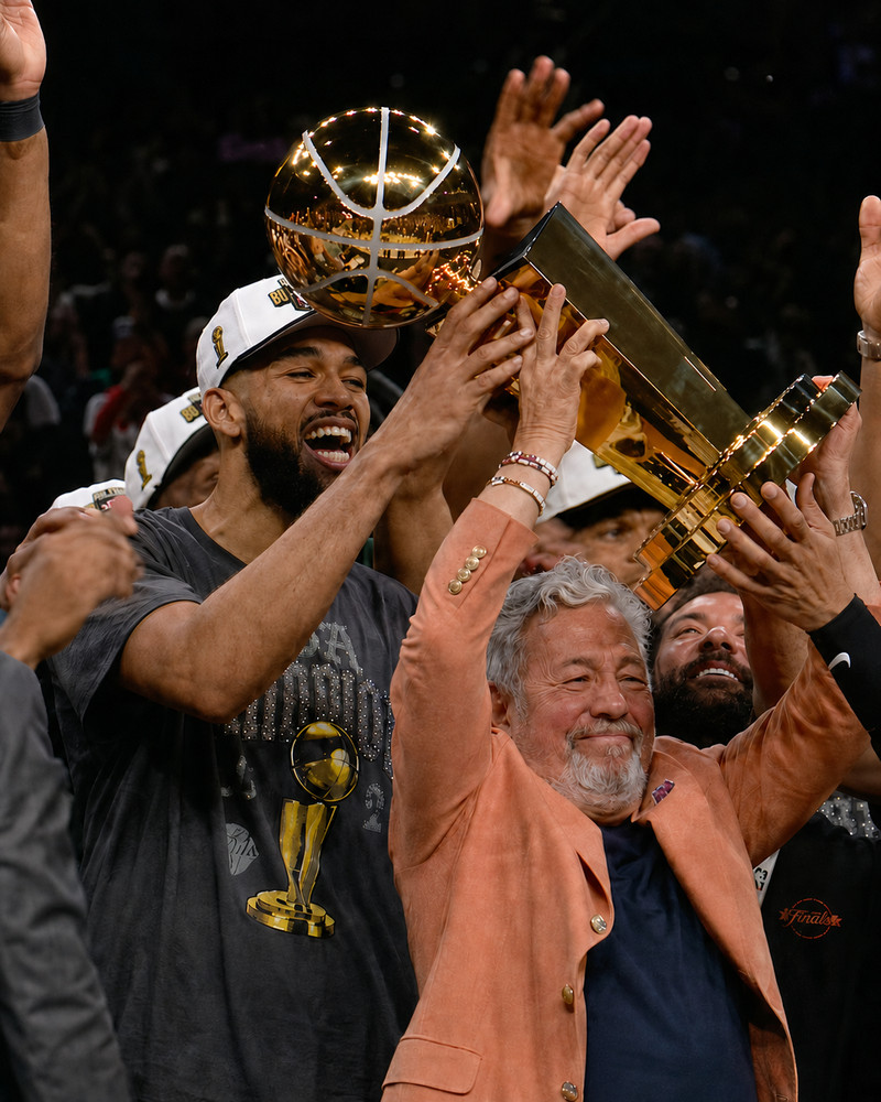 Karl-Anthony Towns New York Knicks NBA Champions Trophy – 8″x10″ Glossy Photo Pr