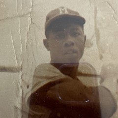 Hank Aaron Milwaukee Braves Numbered Photo 637/755 by Ken Davidoff Framed 11×14
