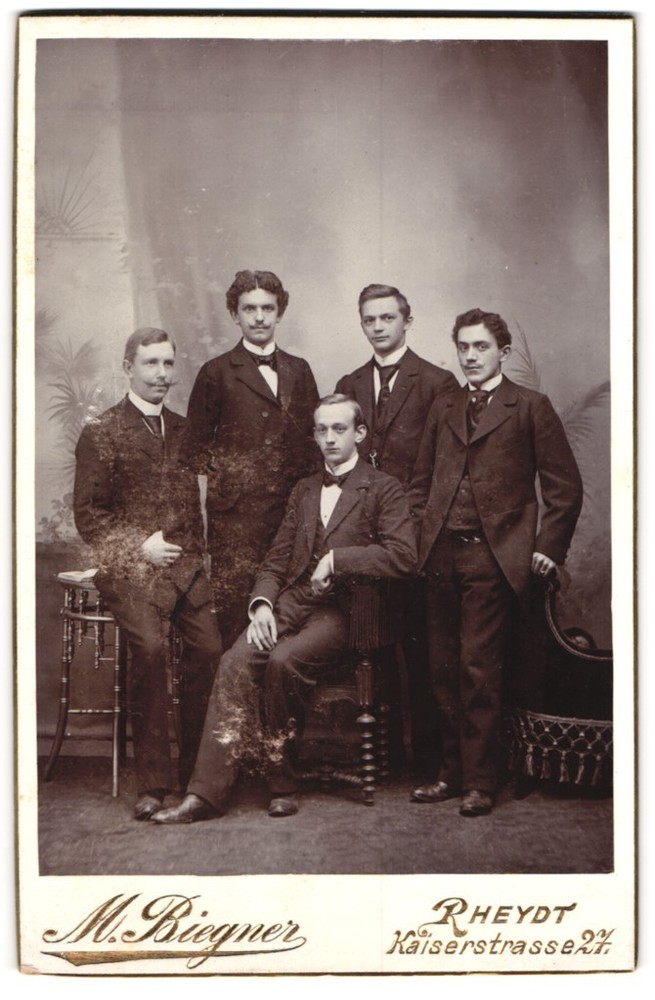 Photograph M. Biegner, Rheydt, Kaiserstr. 27, group of young men in elegant