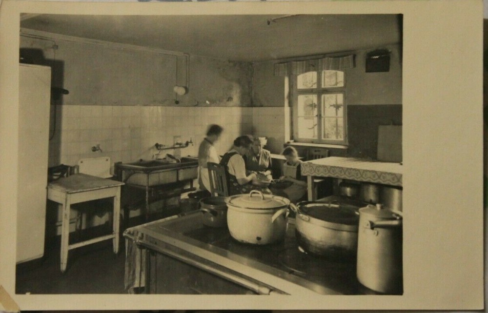 Photo kitchen country home youth hostel cook pots work 1952 K4