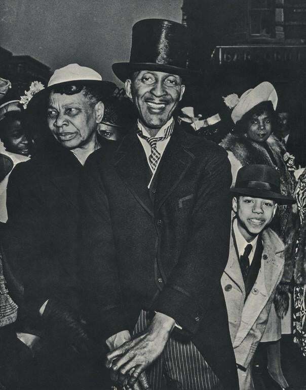 WEEGEE (ARTHUR FELLIG) – Easter Sunday, Harlem, 1940 – Photo Litho