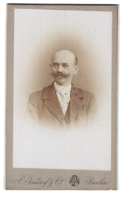 Photograph A. Jandorf & Co., Berlin, Brunnen-Str. 19-21, portrait of a gentleman mi