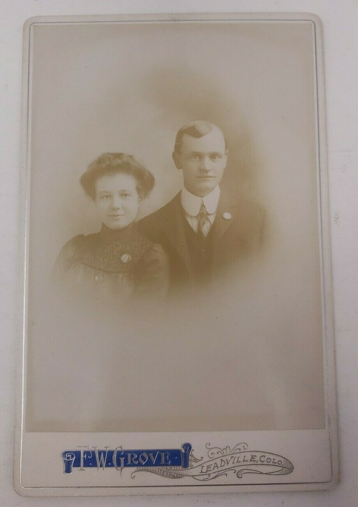 Antique Cabinet Card Photograph- husband and wife coupled in nice clothing 158