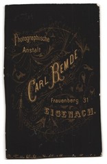 Photograph Carl Remde, Eisenach, Frauenberg 31, portrait young lady with amulet