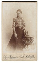 Photograph Hermann Tietz, Berlin-SW, Leipziger Strasse 46-49, portrait young Da