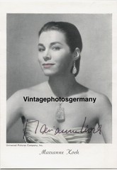 Z5914 portrait postcard 1950s actress Marianne Koch portrait autograph