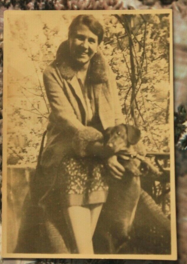 Photo original 1928 Lübben dachshund woman girl girl coat dog Z1