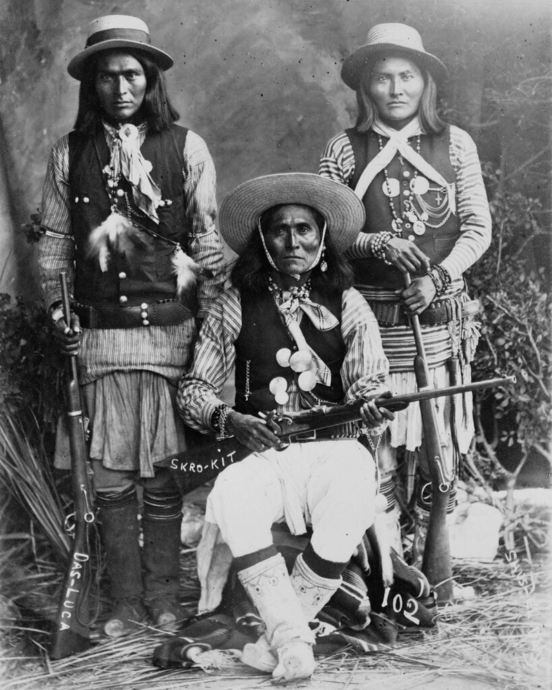 New Native American Photo: 3 White Mountain Apache Indians with Rifles – 6 Sizes