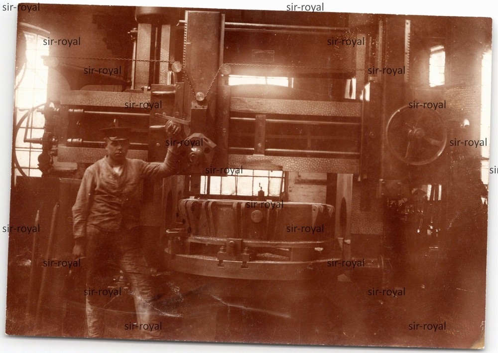 Worker on Large Machine Circa 1910 – Industrial Engineering – Photo 11x8cm