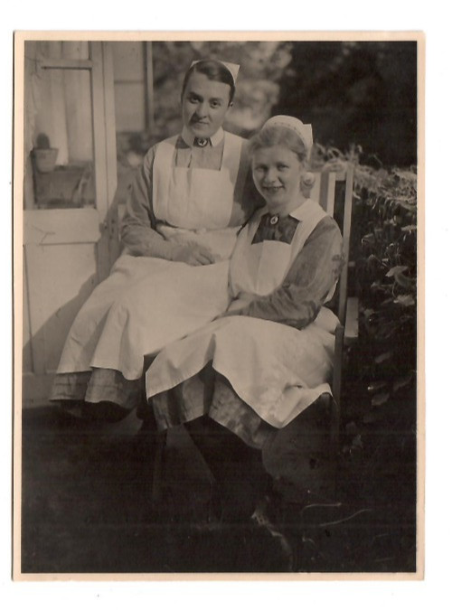 13557- Photo Memories * 2 Nurses * Jever 1930