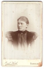 Photograph Carl Koch, Hamburg, Neuerwall 30, portrait young lady in fashionable K
