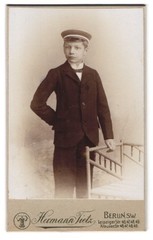 Photograph Hermann Tietz, Berlin, Leipziger-Str. 46-49, portrait of young boy i