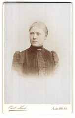 Photograph Carl Koch, Hamburg, Neuerwall 30, portrait young lady with returned