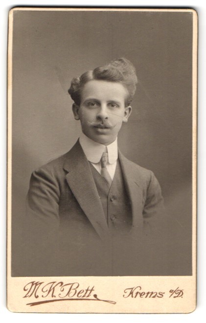 Photograph Maximilian Karl Bett, Krems a. D., Dachsberggasse 5, portrait of an e