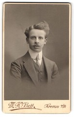 Photograph Maximilian Karl Bett, Krems a. D., Dachsberggasse 5, portrait of an e