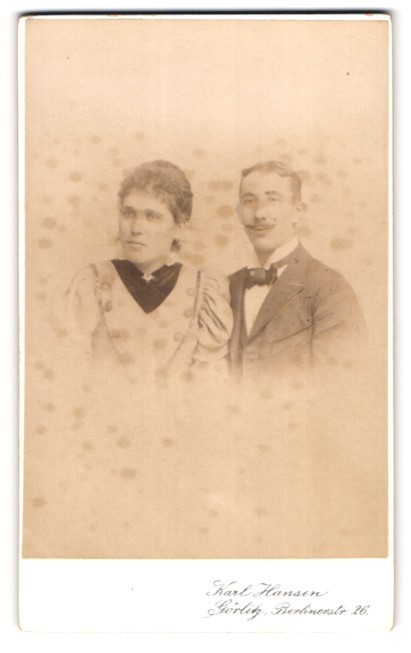 Photograph Karl Hansen, Görlitz, Berliner Str. 26, young couple in fashionable Kle