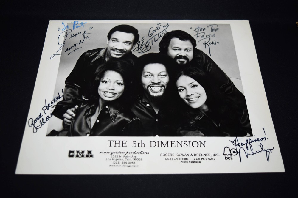 THE 5TH DIMENSION – BILLY DAVIS AND OTHERS ORIGINAL PHOTOGRAPHER INSCRIBED + VINYL POP